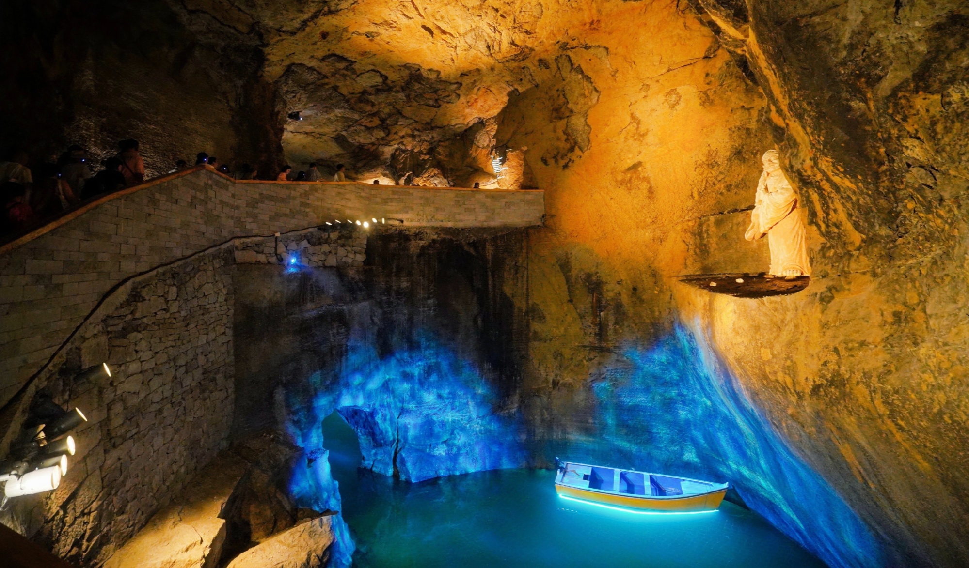 “白天赏岩、夜晚逐光”第二届上海国际光影节长三角联动黄岩示范